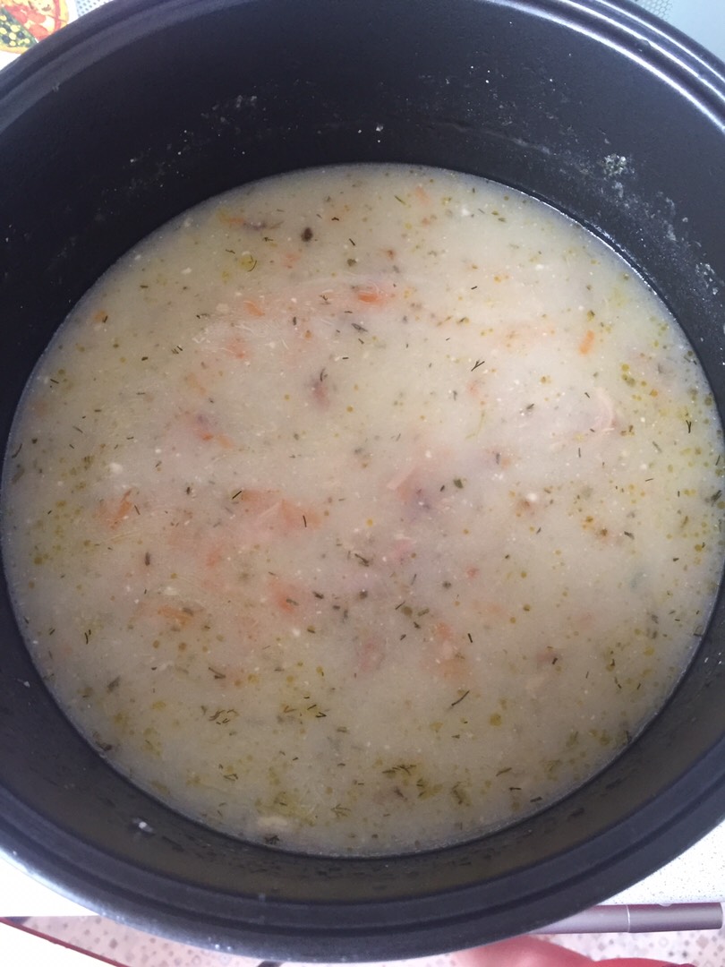 Сырный суп с копченой курицей и сухариками