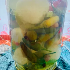 Маринованный острый перец с чесноком 
