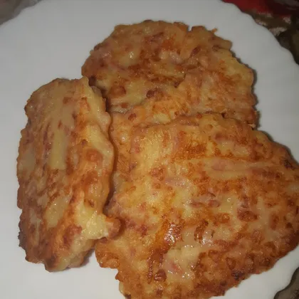 Оладьи с сыром и колбасой