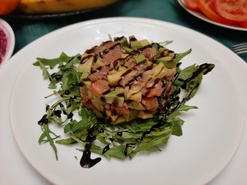 Тартар из лосося с авокадо: рецепт с видео и фото | Меню недели