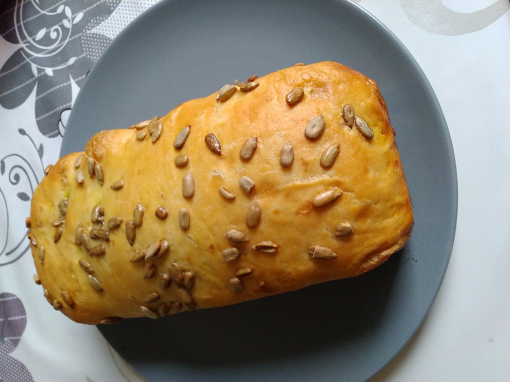 Пшеничный хлеб с семечками подсолнечника