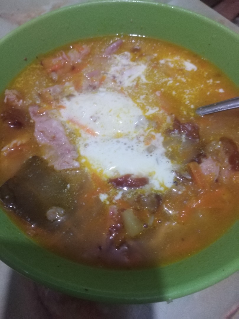 Вермишелевый суп с копчёными рёбрышками