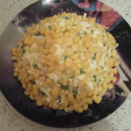 Салат с яйцом и кукурузой