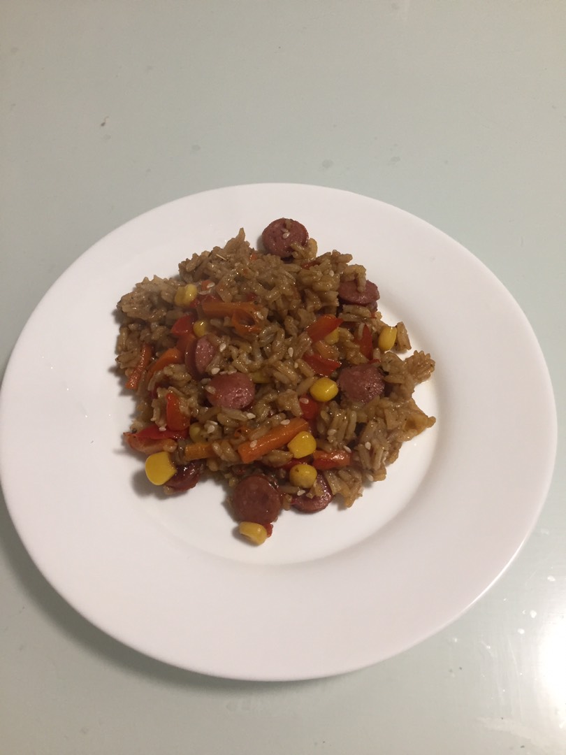 Рис с овощами и копчёными колбасками 🤤