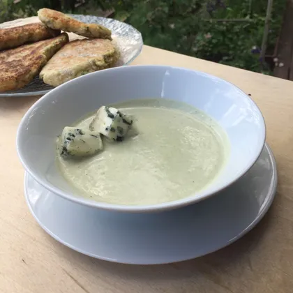 Суп-пюре из брокколи с молоком и сыром с голубой плесенью🌷
#чемпионатмира
#франция