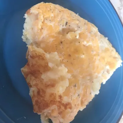 Картофельное пюре под омлетно-сырной шубкой