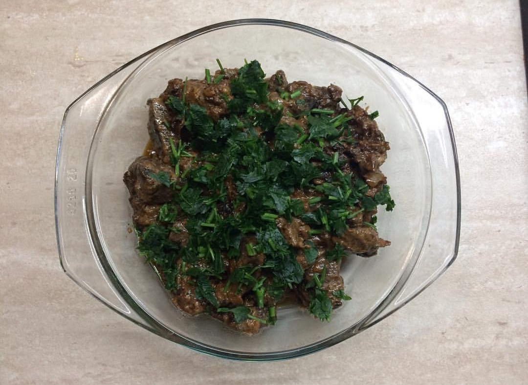 Свиная печень в томатном соусе