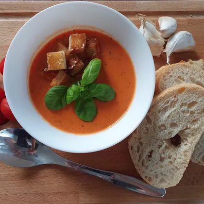 Сливочно - томатный суп пюре с жареными сухариками