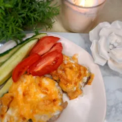 Свиные отбивные под сыром