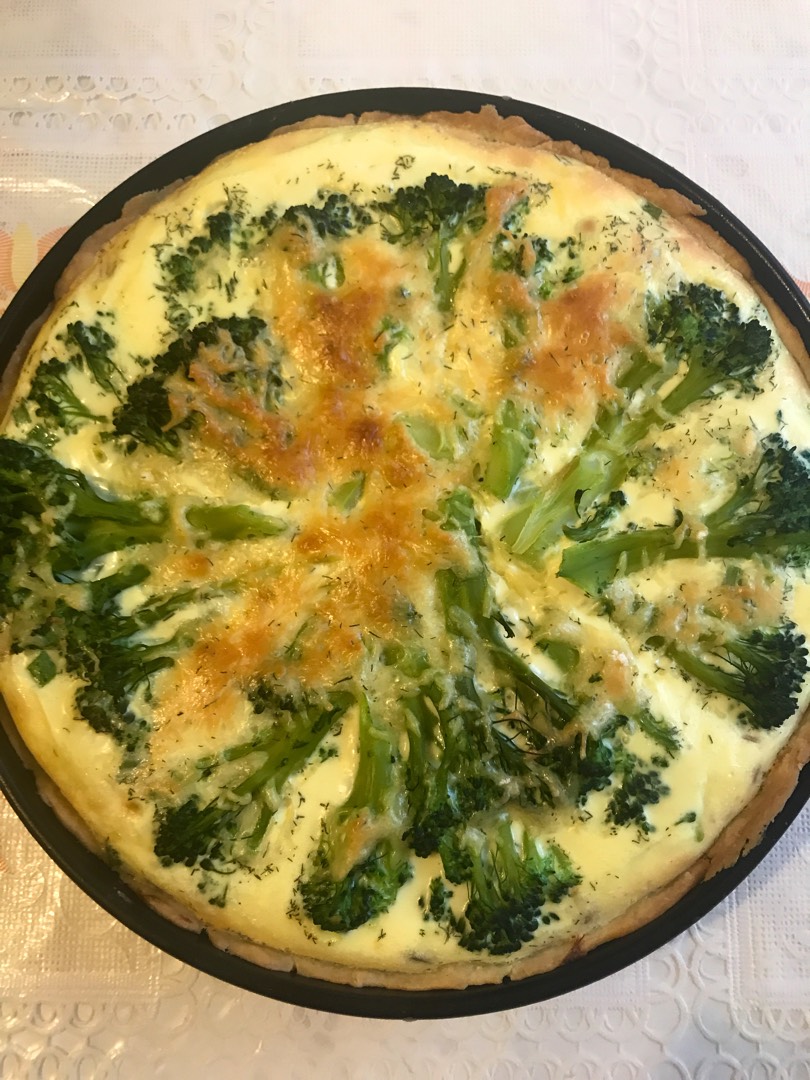 Киш со скумбрией и брокколи