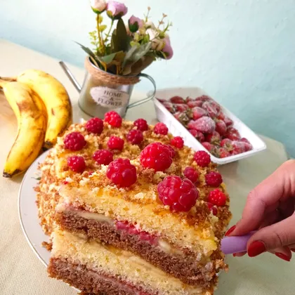 Бисквитный торт фруктово-ягодный