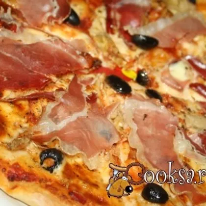 Очень вкусная пицца с хамоном и артишоками в итальянском стиле