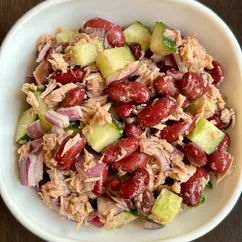 Салат с тунцом и фасолью