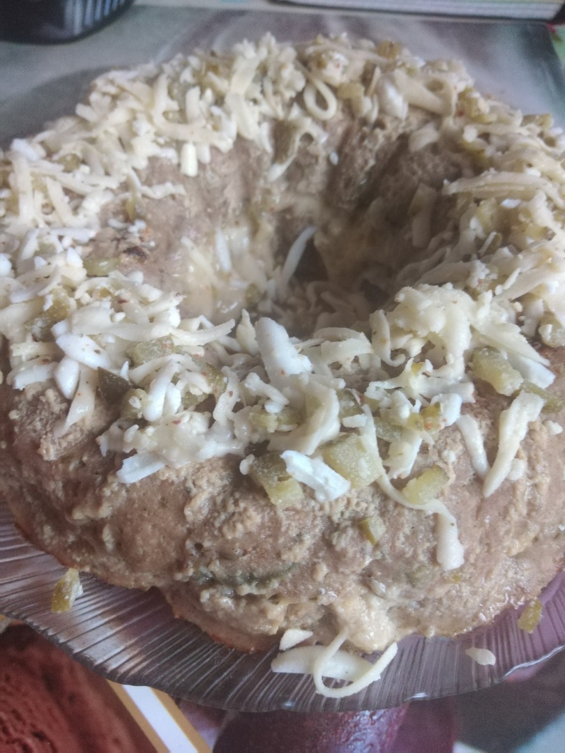 Мясное кольцо с сыром и огурчиками