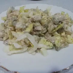 Салат с курицей и пекинской капустой