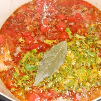 Томатный суп с рыбой и оливками