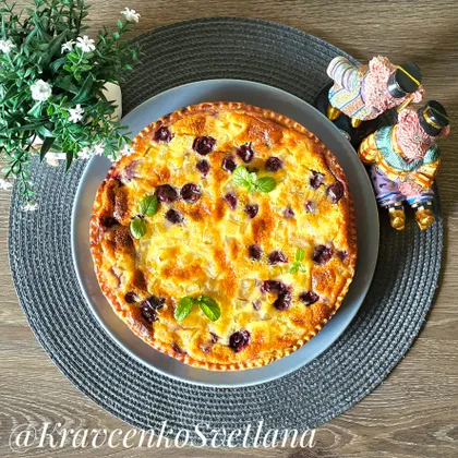 Пирог с вишней и ананасом
