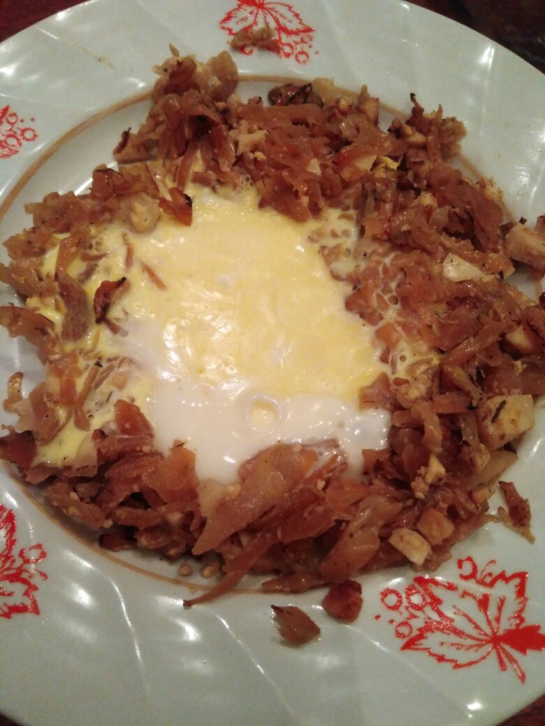 Капуста с курицей и яйцом