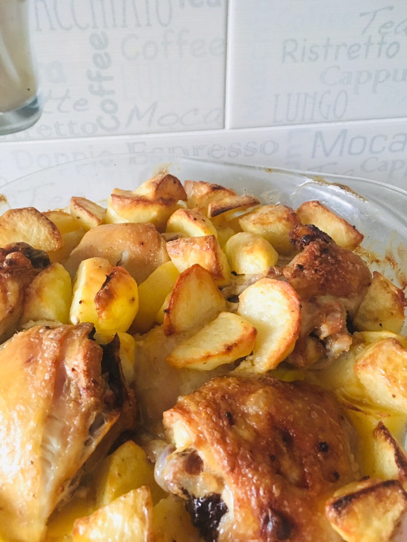 Курочка с картошкой в майонезном соусе