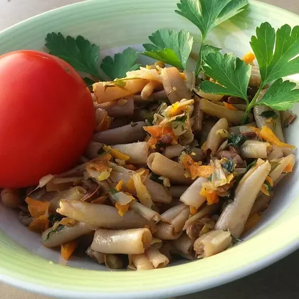 Тушёная стручковая (спаржевая) фасоль с овощами