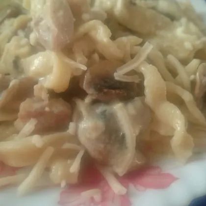 Домашняя лапша 🍜 в сливочно-сырном соусе с курицей и грибами
