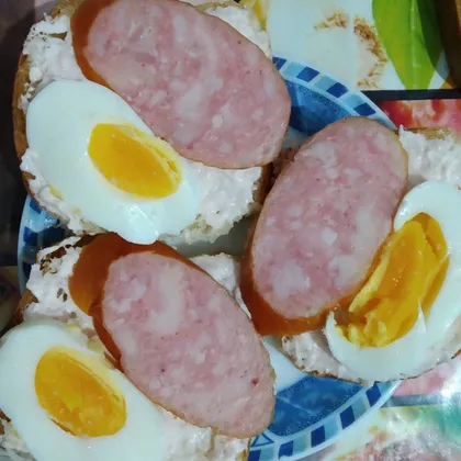 Бутерброды с калбасой и яйцом