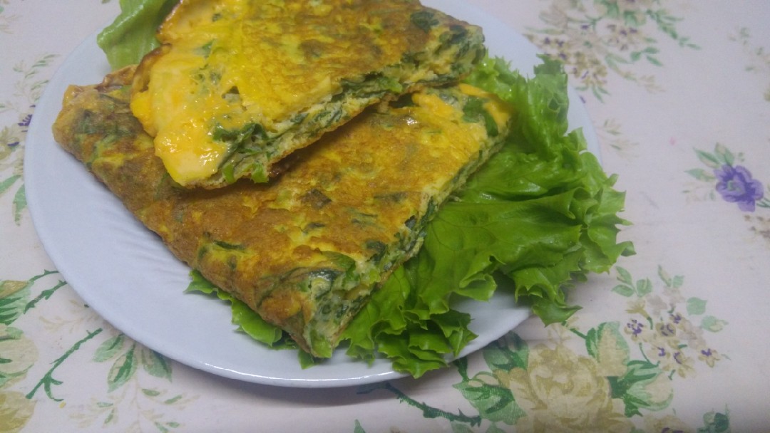 Яйцеблин со шпинатом и сыром