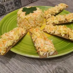 Салат из редьки, моркови и сыра