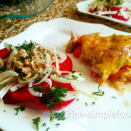 Цыплята, запечённые с овощами с салатом из помидоров
#кулинарныймарафон