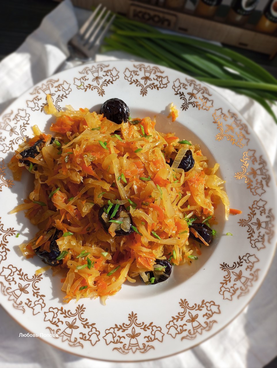 Солянка из квашеной капусты с черносливом 