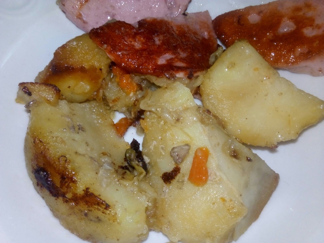 Рецепт: Картофель запеченный с сыром и колбасой - в духовке