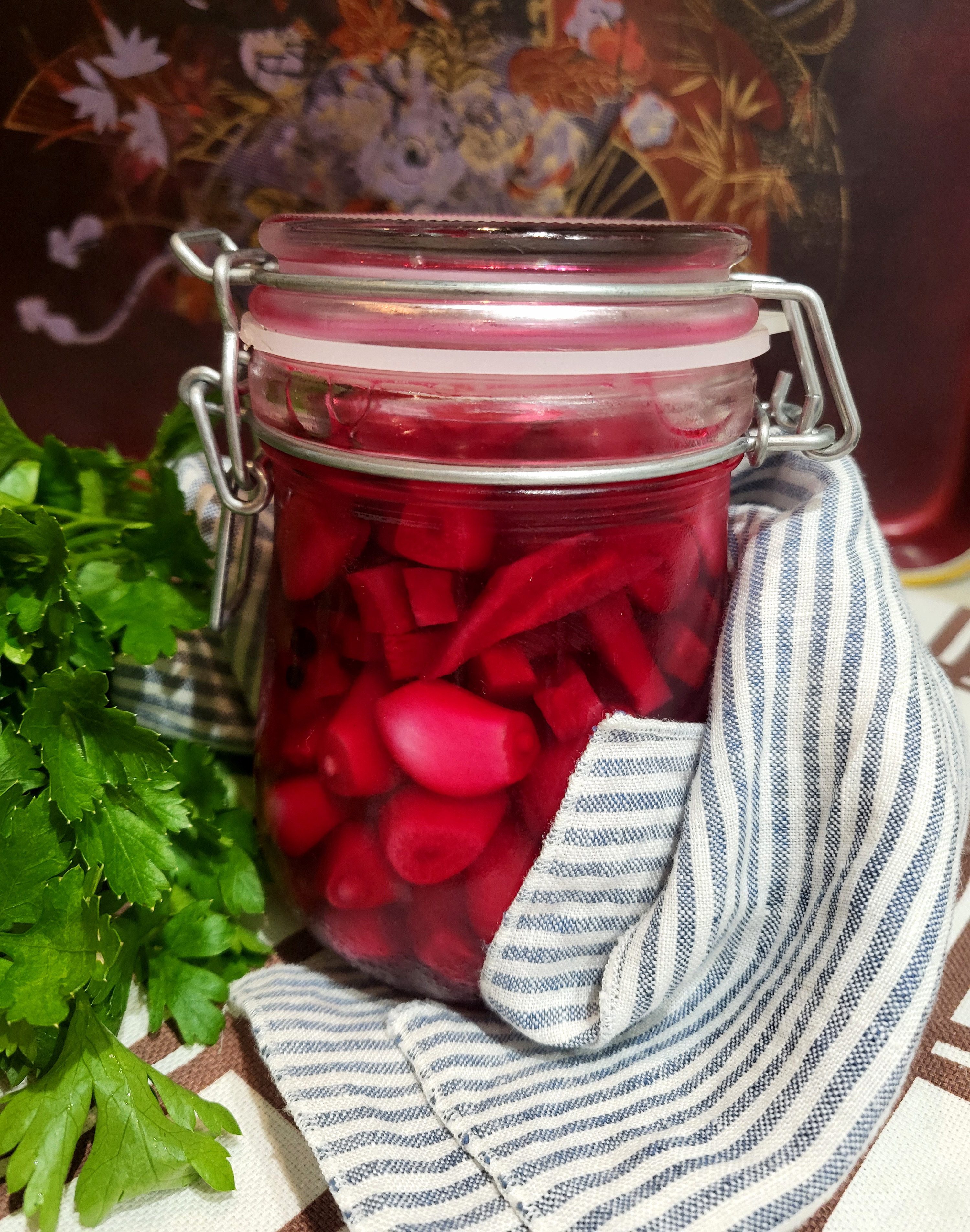 Маринованный чеснок со свёклой