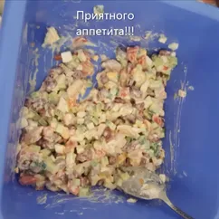 Салат с куриным филе и фасолью