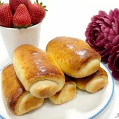 Пуховые булочки с клубникой