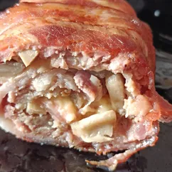 Рулет из фарша в беконе с грибами 