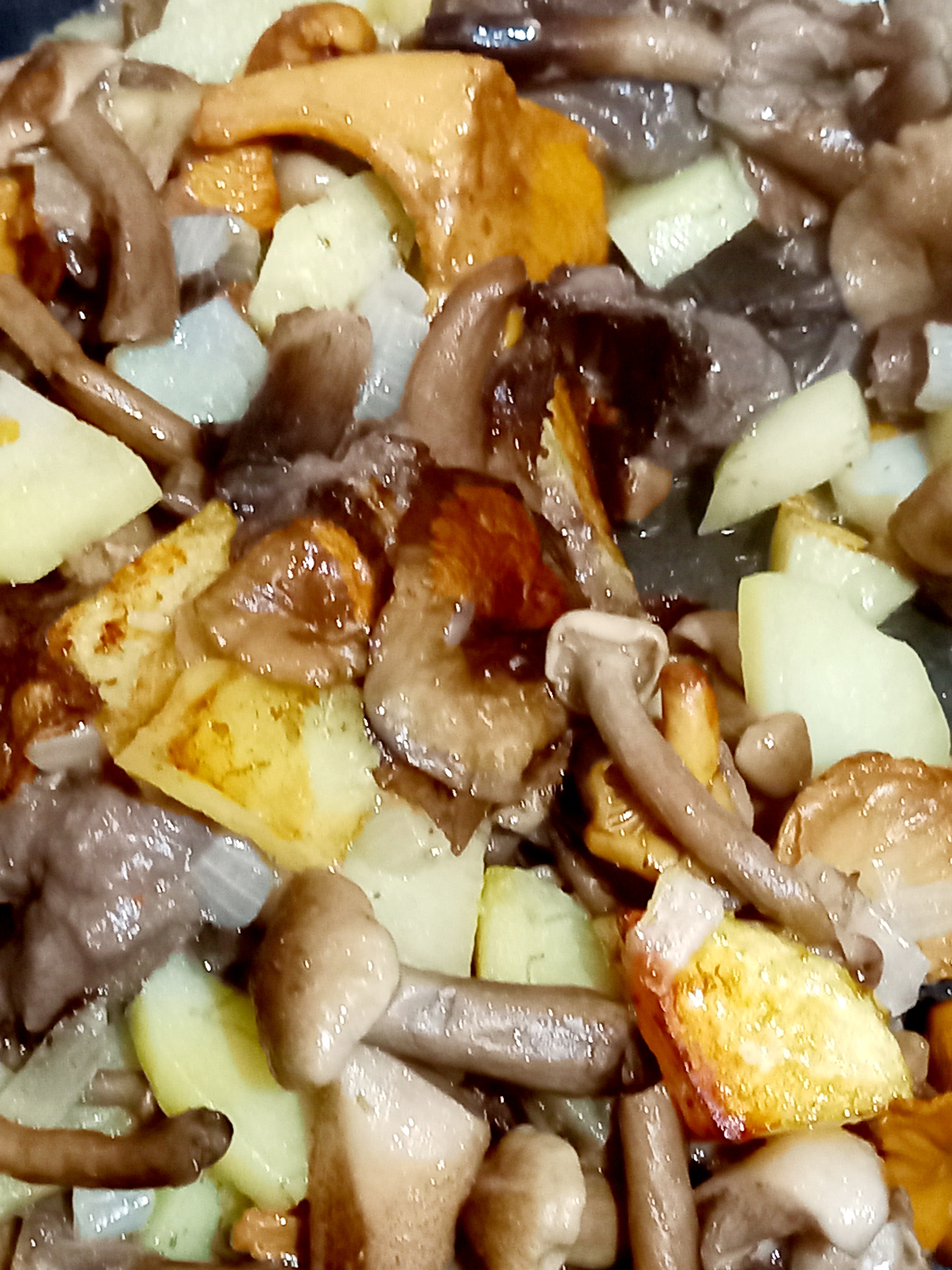 Картошка жареная с лесными грибами