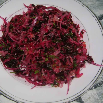 Салат из свеклы, квашеной капусты и красного лука