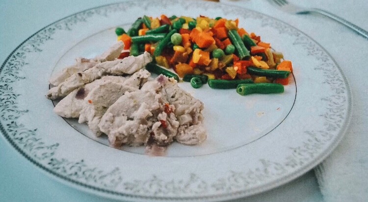 Куриная грудка в йогурте