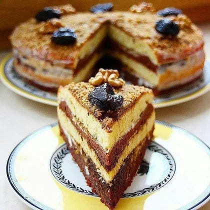 Торт сметанник с черносливом и грецкими орехами Нежный,воздушный,по вкусу напоминает торт Панчо