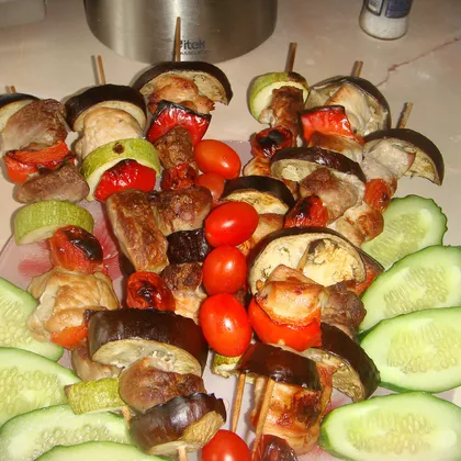 Шашлычки из индейки с овощами на гриле