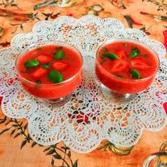 Гаспачо с клубникой