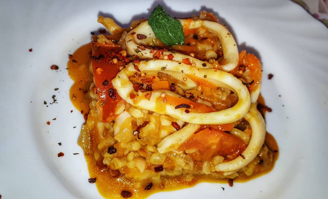 Паэлья с булгуром и кальмаром