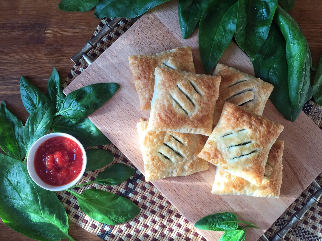 Слойки с сыром и шпинатом