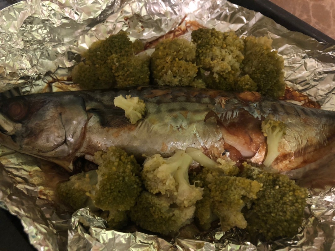 🐟Скумбрия, запеченная с томатами 🍅и болгарским перцем🌶