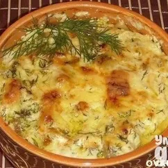 Картошка с курицей и грибами под соусом