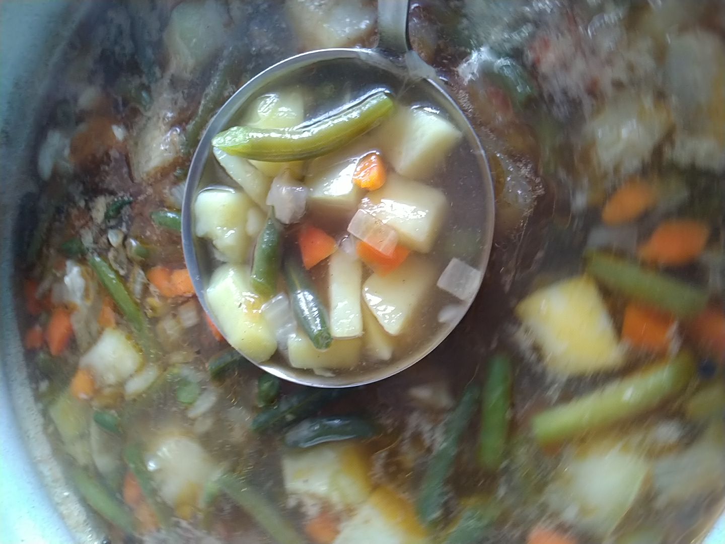 Суп овощной на мясном бульоне