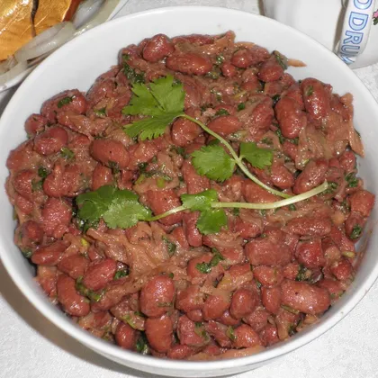 Салат из красной фасоли (лобио)
