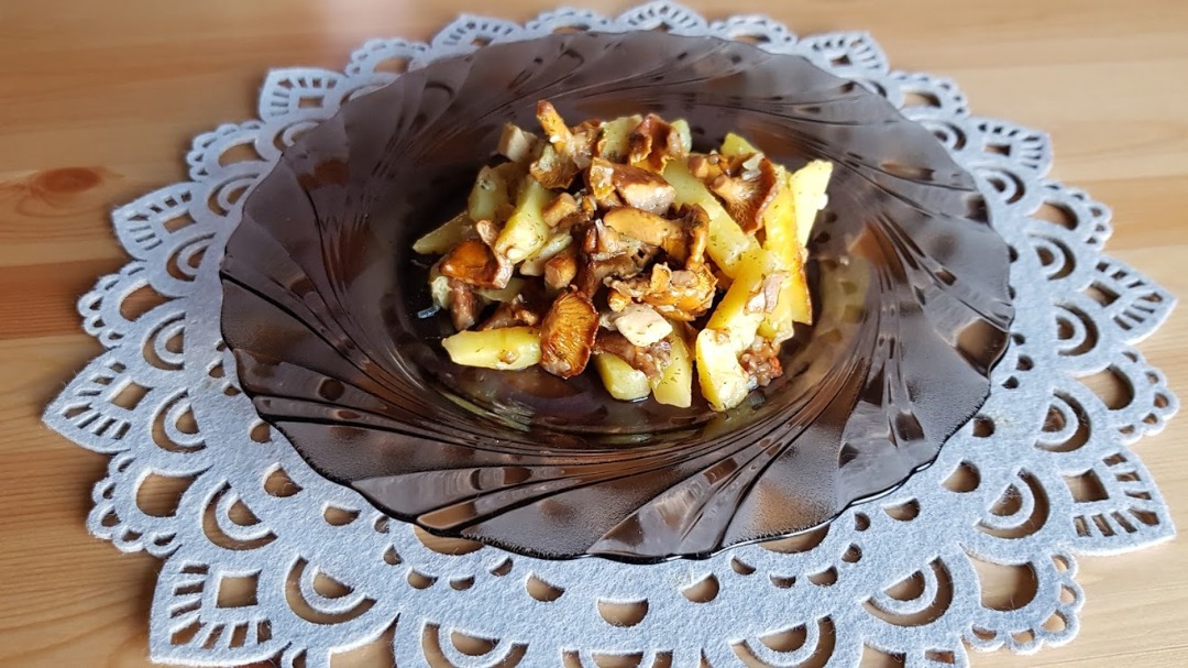 Лесные грибы, жаренные с картошкой