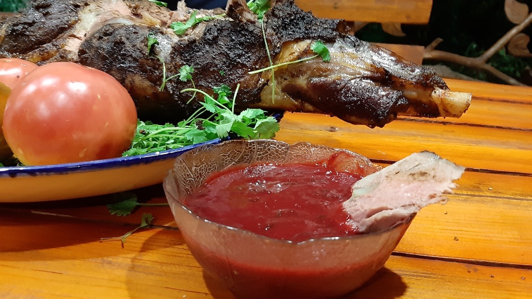 Соус к мясу из черного абрикоса