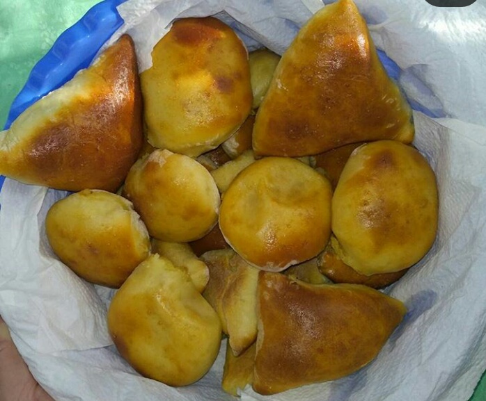 Жареные пирожки с картошкой на сковороде